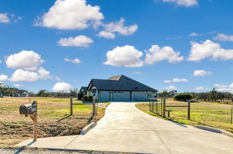 A home in Crowley