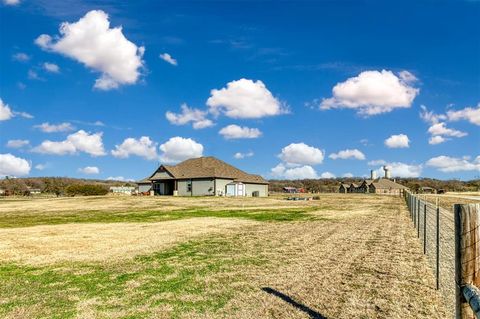 A home in Crowley