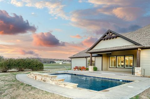 A home in Crowley