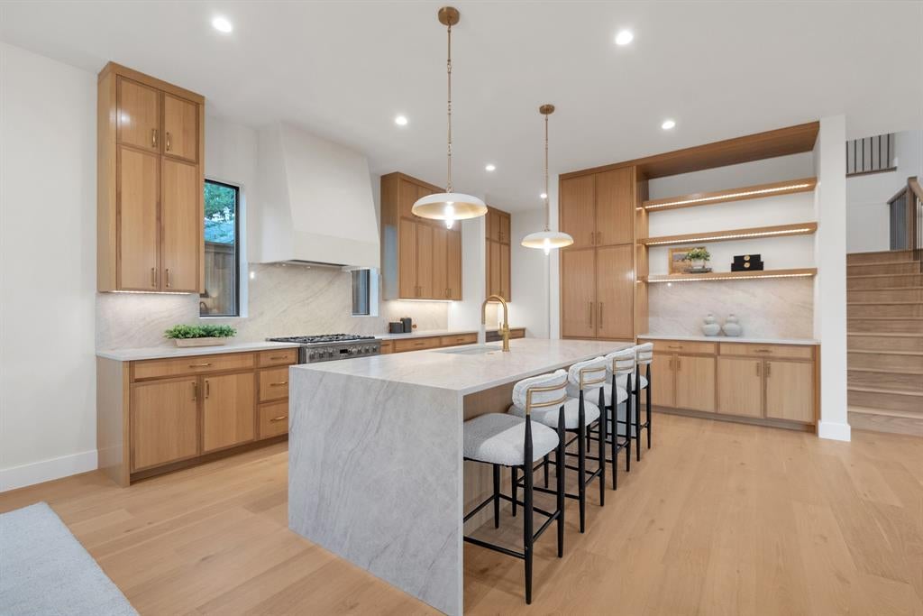 9038 Santa Clara Drive