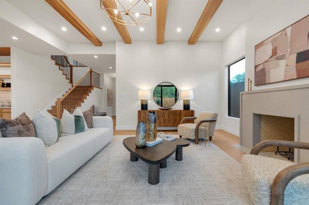 9038 Santa Clara Drive