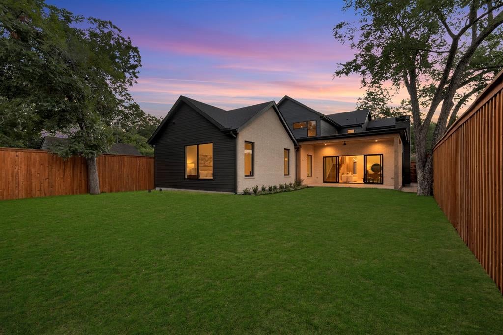 9038 Santa Clara Drive