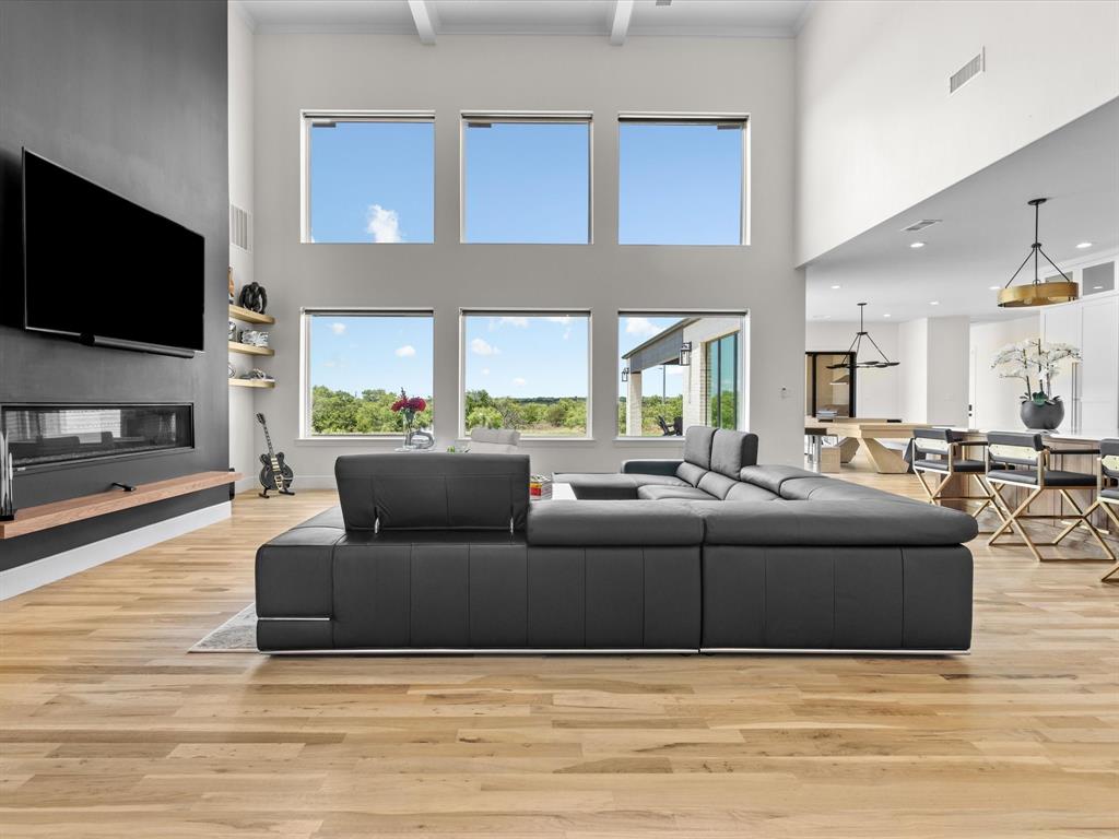 320 San Gabriel