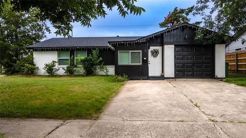 Photo of 117 Heather Drive, Garland, TX 75042 (MLS # 21244779)