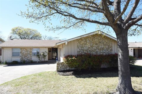 Photo of 8945 Flicker Lane, Dallas, TX 75238 (MLS # 21234206)