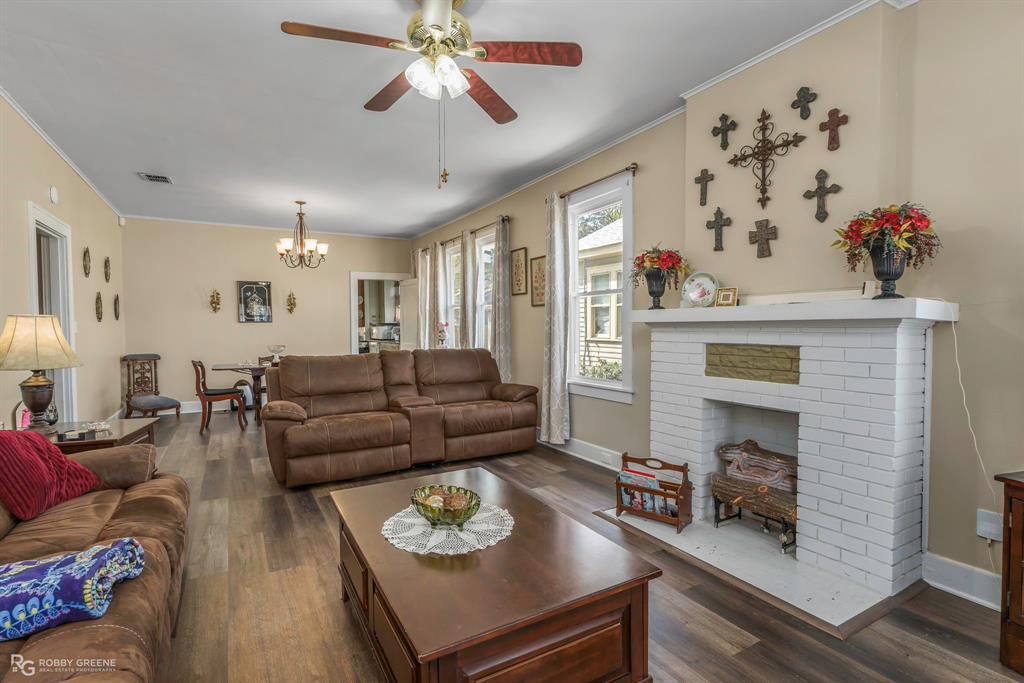 631 Gladstone Boulevard