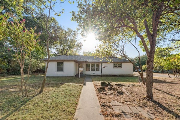 2217 GLENWOOD LN, DENTON, TX 76209 - Image 5edaacacb9d5263e667dade206df6fa4/1097879056