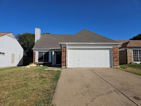 Photo of 3813 Waxwing Circle S, Fort Worth, TX 76137 (MLS # 21093338)