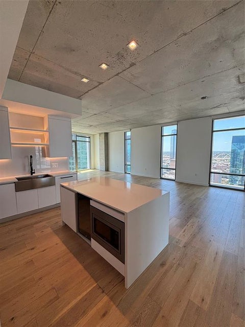 Photo of 1801 N Pearl Street #3909, Dallas, TX 75201 (MLS # 21391496)