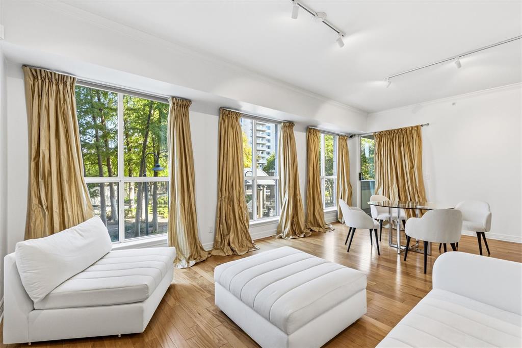 3401 Lee Parkway 409