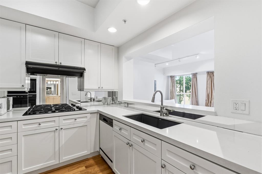 3401 Lee Parkway 409