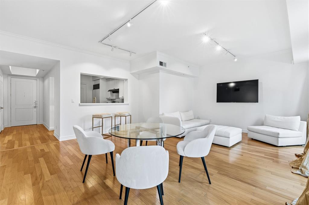 3401 Lee Parkway 409