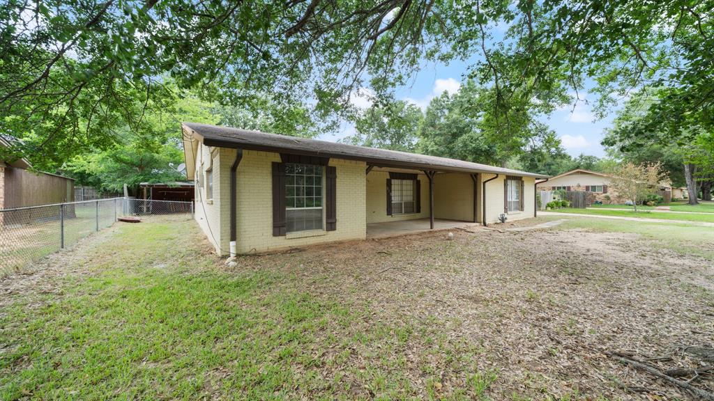 519 Malibu Drive - Photo 3