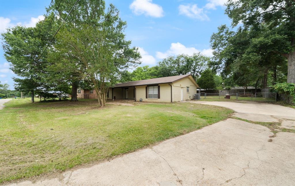 519 Malibu Drive - Photo 2