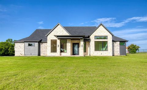 Photo of 1376 Shadow Lakes Drive, Wills Point, TX 75169 (MLS # 21016989)