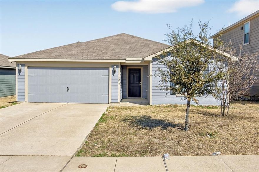 Great first time buyer, 3 bed 2 bath, open concept with a flex room.  Can be used as an office or work out room.  Or you can simply create a lounge area