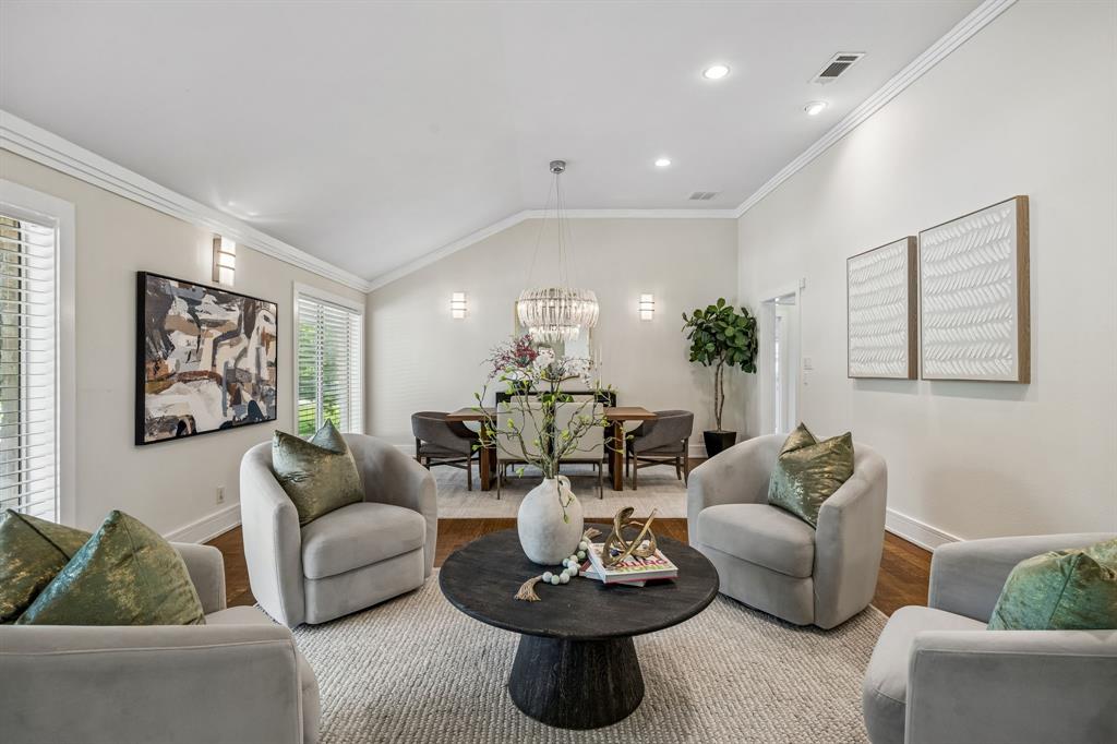 7635 Tanglecrest Drive