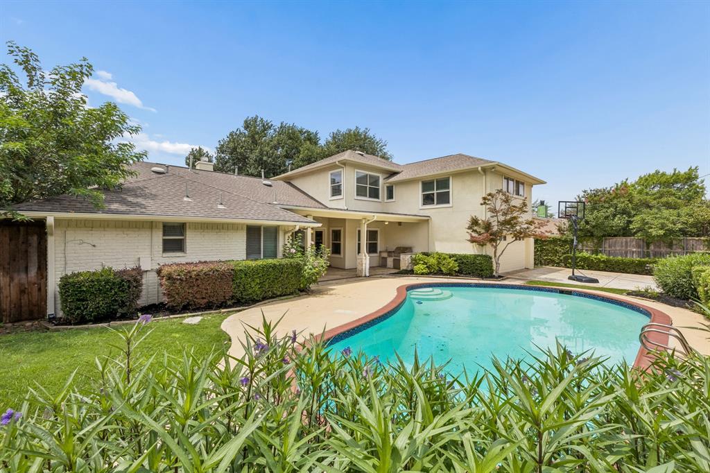 7635 Tanglecrest Drive