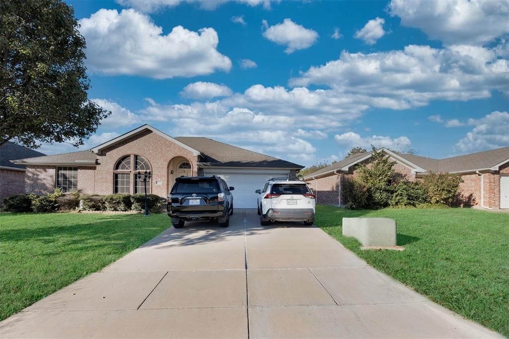 Photo of 1505 Coastline Lane, Mansfield, TX 76063 (MLS # 21138880)