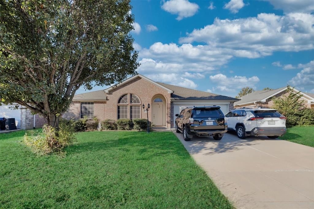 Photo of 1505 Coastline Lane, Mansfield, TX 76063 (MLS # 21138880)