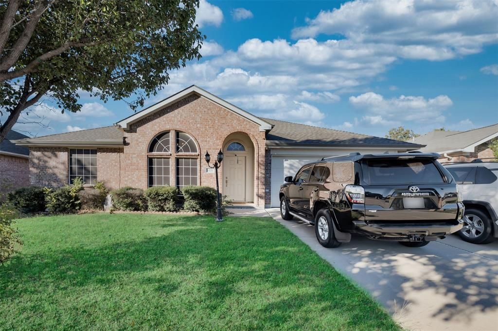 Photo of 1505 Coastline Lane, Mansfield, TX 76063 (MLS # 21138880)