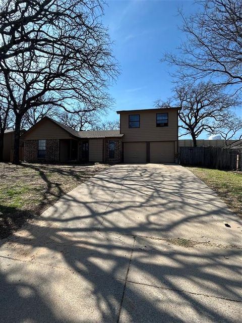 Photo of 721 Timberoaks Drive, Azle, TX 76020 (MLS # 21195418)