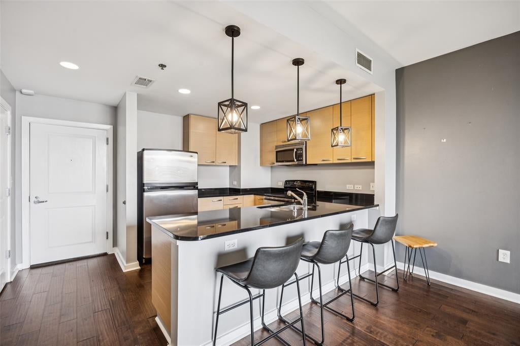 1200 Main Street 503