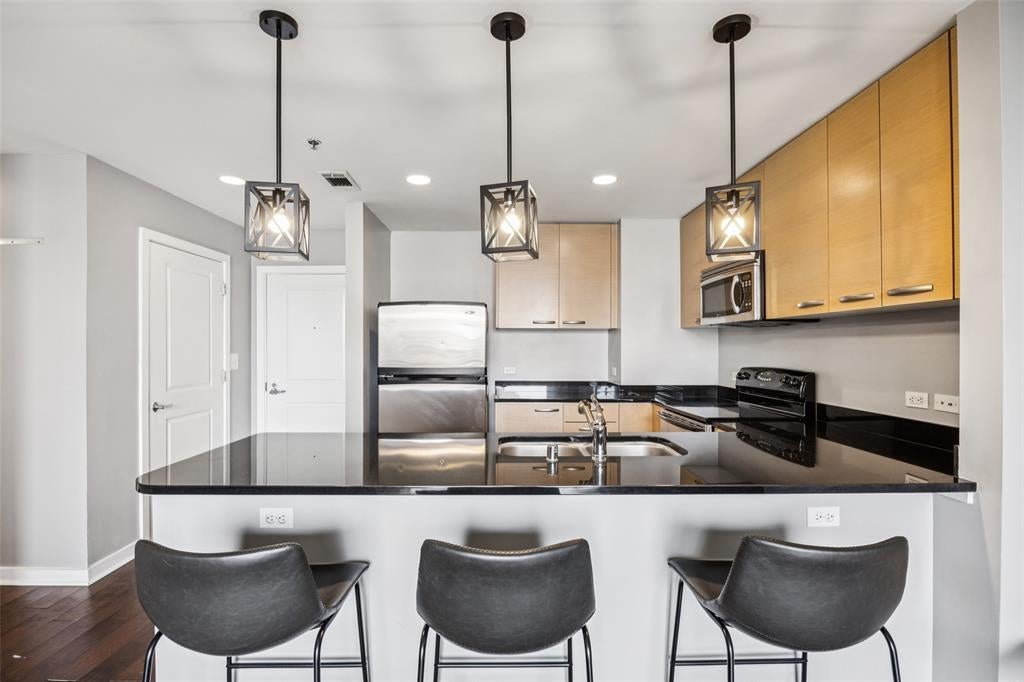 1200 Main Street 503