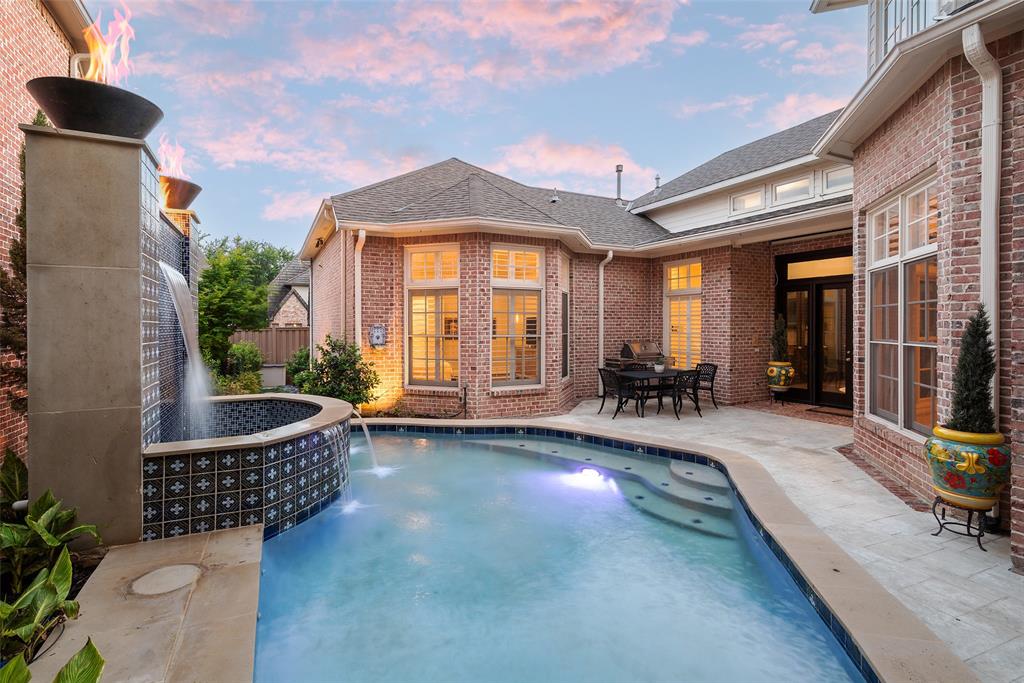 6914 Oak Manor Drive