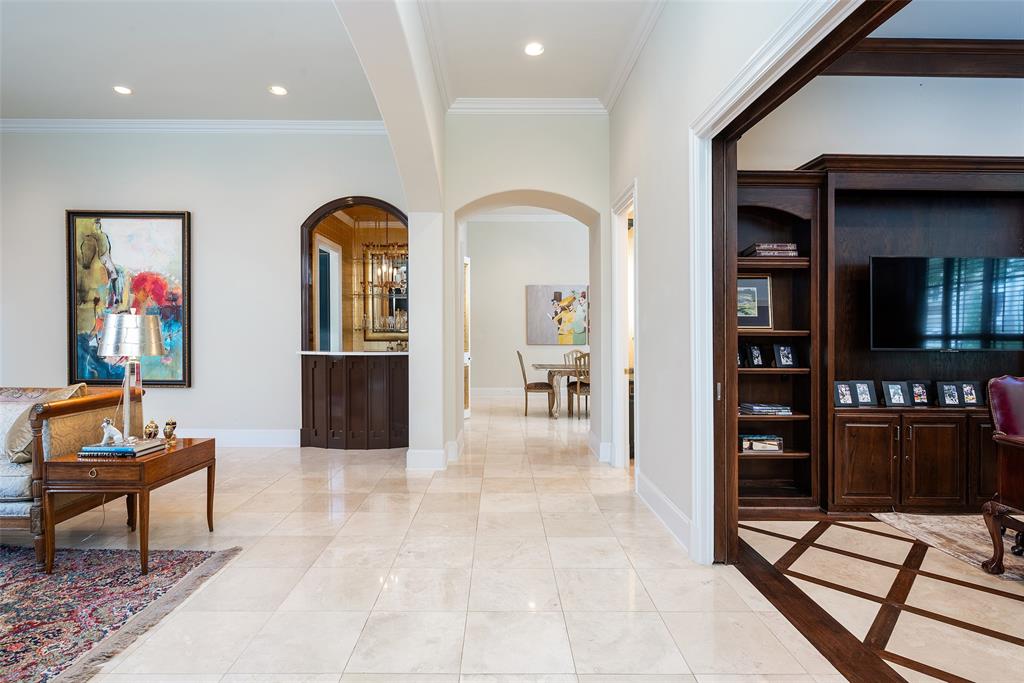 6914 Oak Manor Drive