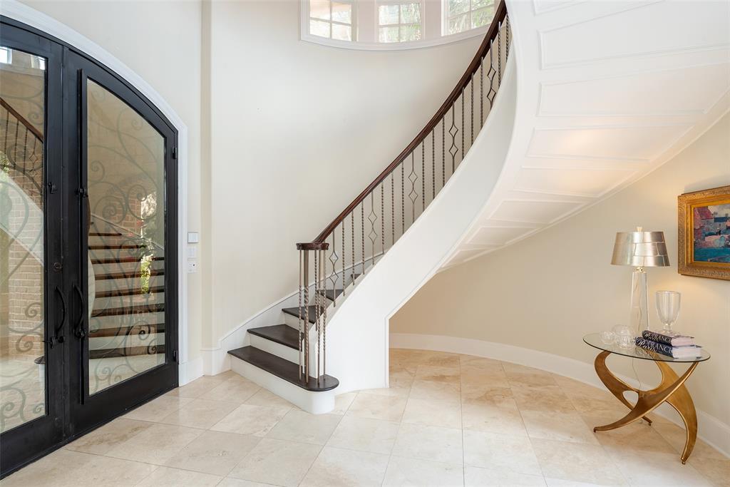 6914 Oak Manor Drive
