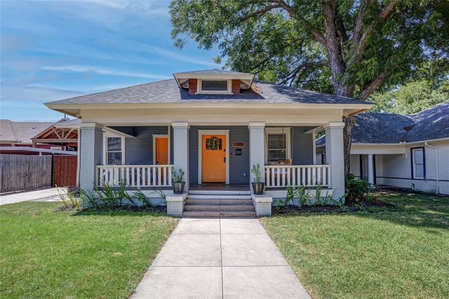 Adorable Fairmount bungalow features 4 bedrooms, 3 full baths, wood floors, claw foot tub. Fantastic kitchen with double ovens, gas cooktop. Incredible front porch and backyard area. Fully renovated in 2019. Washer, dryer and fridge stay. Dogs allowed on a case-by-case basis. No cats.