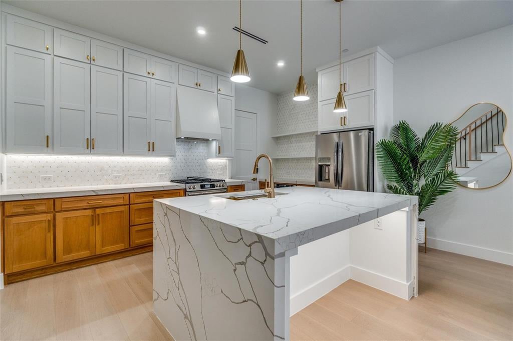 708 W 10th Street 104