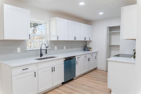 Tiny photo for 442 Lake Park Drive, Grand Prairie, TX 75052 (MLS # 21210204)