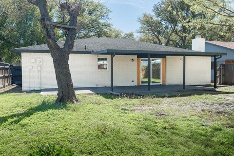 Tiny photo for 442 Lake Park Drive, Grand Prairie, TX 75052 (MLS # 21210204)