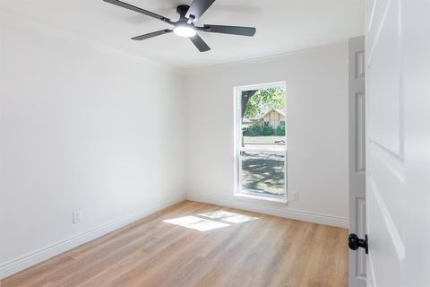 Tiny photo for 442 Lake Park Drive, Grand Prairie, TX 75052 (MLS # 21210204)