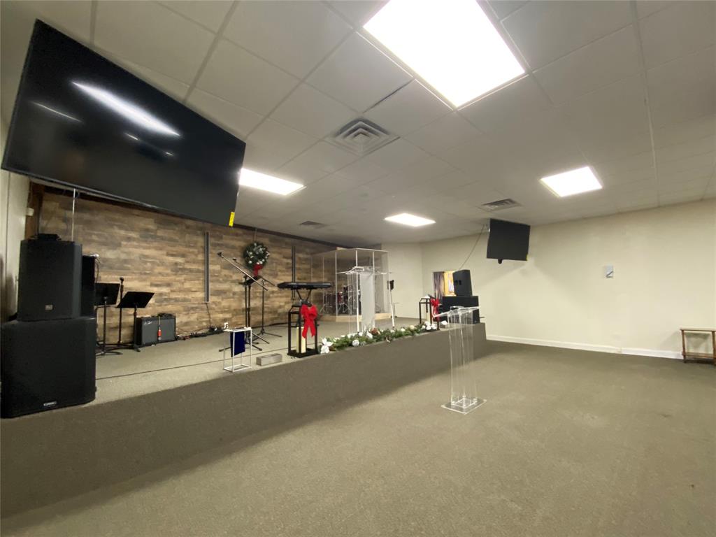 URBANDALE - Commercial Sale