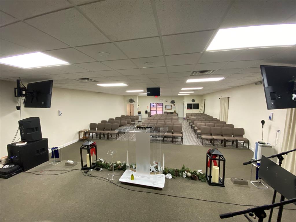 URBANDALE - Commercial Sale