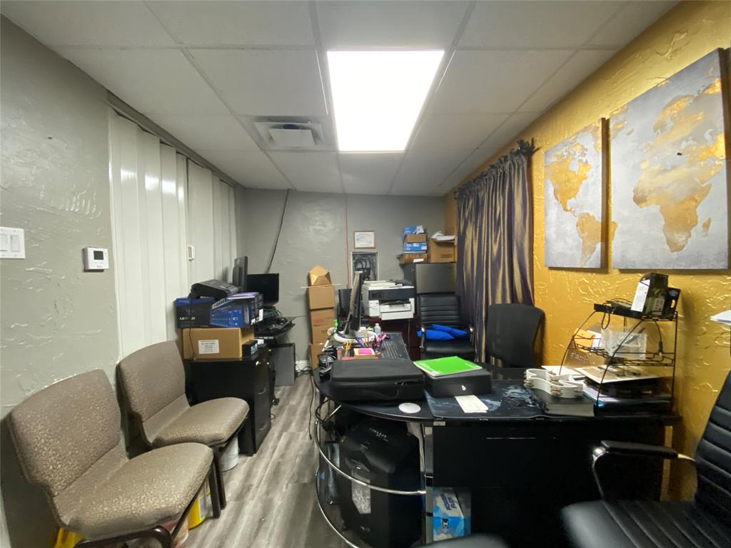 URBANDALE - Commercial Sale
