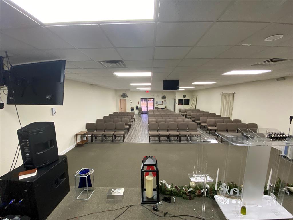 URBANDALE - Commercial Sale