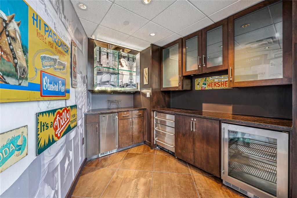 One Montgomery Plaza - Residential