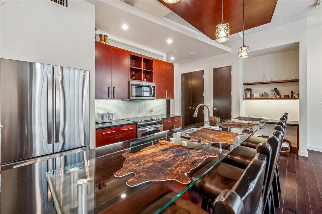 One Montgomery Plaza - Residential