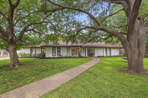 Photo of 5124 Sealands Lane, Fort Worth, TX 76116 (MLS # 21254853)