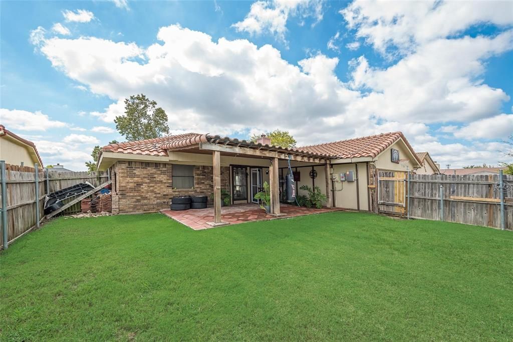 Photo of 2711 Eagle Pass, Mesquite, TX 75150 (MLS # 21244239)