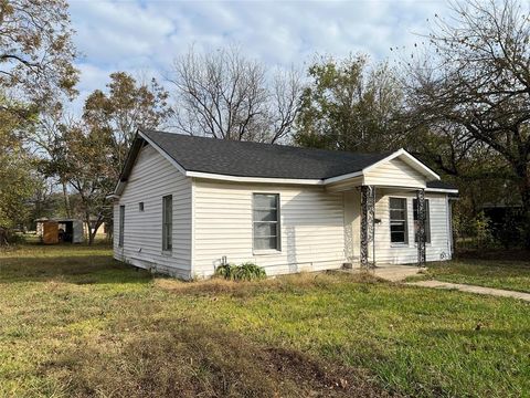 Photo of 457 E James Street, Wills Point, TX 75169 (MLS # 21116445)