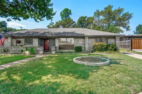 1049 Stableway Lane Bedford TX 76022