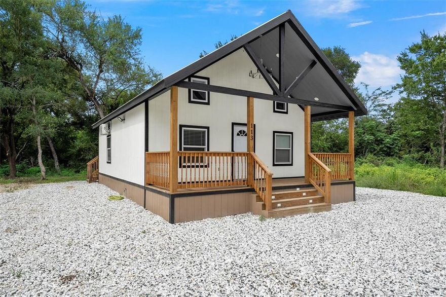 Creative, cozy new construction home! Ready for a new family. To South of Marlin five min away from the main St, Down Town, HEB, you will find this beautiful home that features three small bedrooms, one full bath. Open concept on to living room and small kitchen, some porch space to enjoy and plenty of parking and yard space. Small storage in back second floor for additional space. Can’t missed!