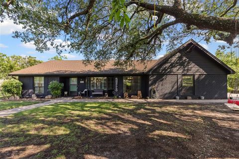 1105 Charles Street Weatherford TX 76086