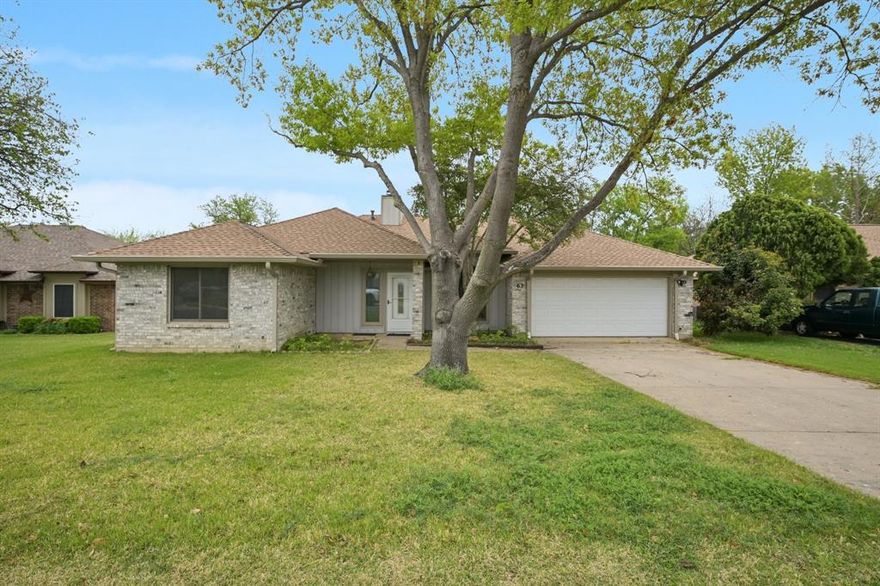 Great starter home offering 3 bedrooms and 2 bathrooms in a convenient location with easy access to I-35 and walking distance to the community park! This well-maintained home features an open layout with vaulted ceilings in the spacious living area, creating a bright and inviting space for everyday living and entertaining.
Enjoy peace of mind with major upgrades already in place, including fully paid solar panels, a whole-house generator, a tankless hot water heater, new roof with transferable warranty, Anderson windows with lifetime warranty, and new gutters with leaf guard. Luxury plank flooring adds a modern touch throughout the home.
The exterior is just as impressive, featuring a beautiful Zoysia front lawn and a Wi-Fi-operated sprinkler system for easy maintenance. Step outside to a large backyard, perfect for family gatherings, pets, or creating your own outdoor retreat.
As an added bonus, a VA assumable loan with a low interest rate may be available for qualified buyers—an incredible opportunity in today’s market.
This move-in ready home offers comfort, efficiency, and value—don’t miss it!