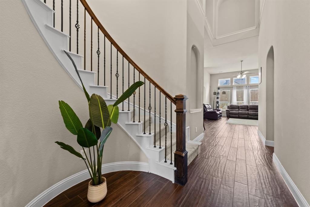2444 Kingsgate Drive